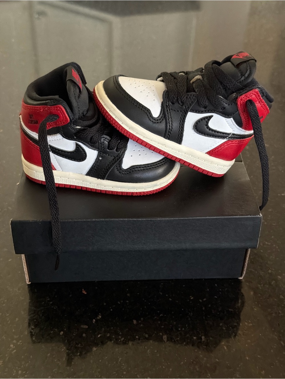 Jordan 1 Retro High OG 4C Kids' Black White Red High-Top Sneakers